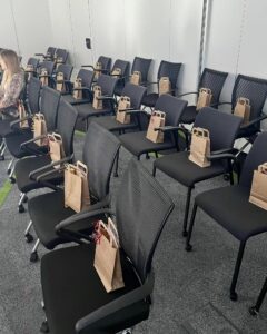 gift bagi prezent od firmy